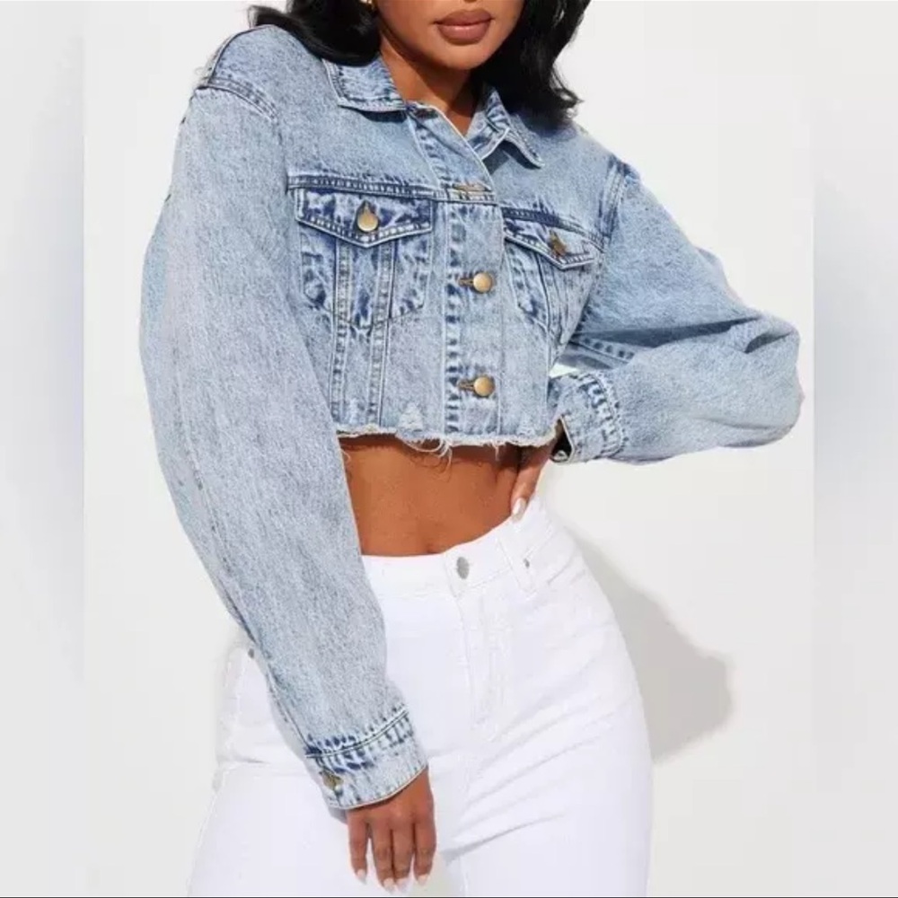 Fashion Nova Cropped Jean Jacket Denim Jacket size S NWT Light Blue Wash